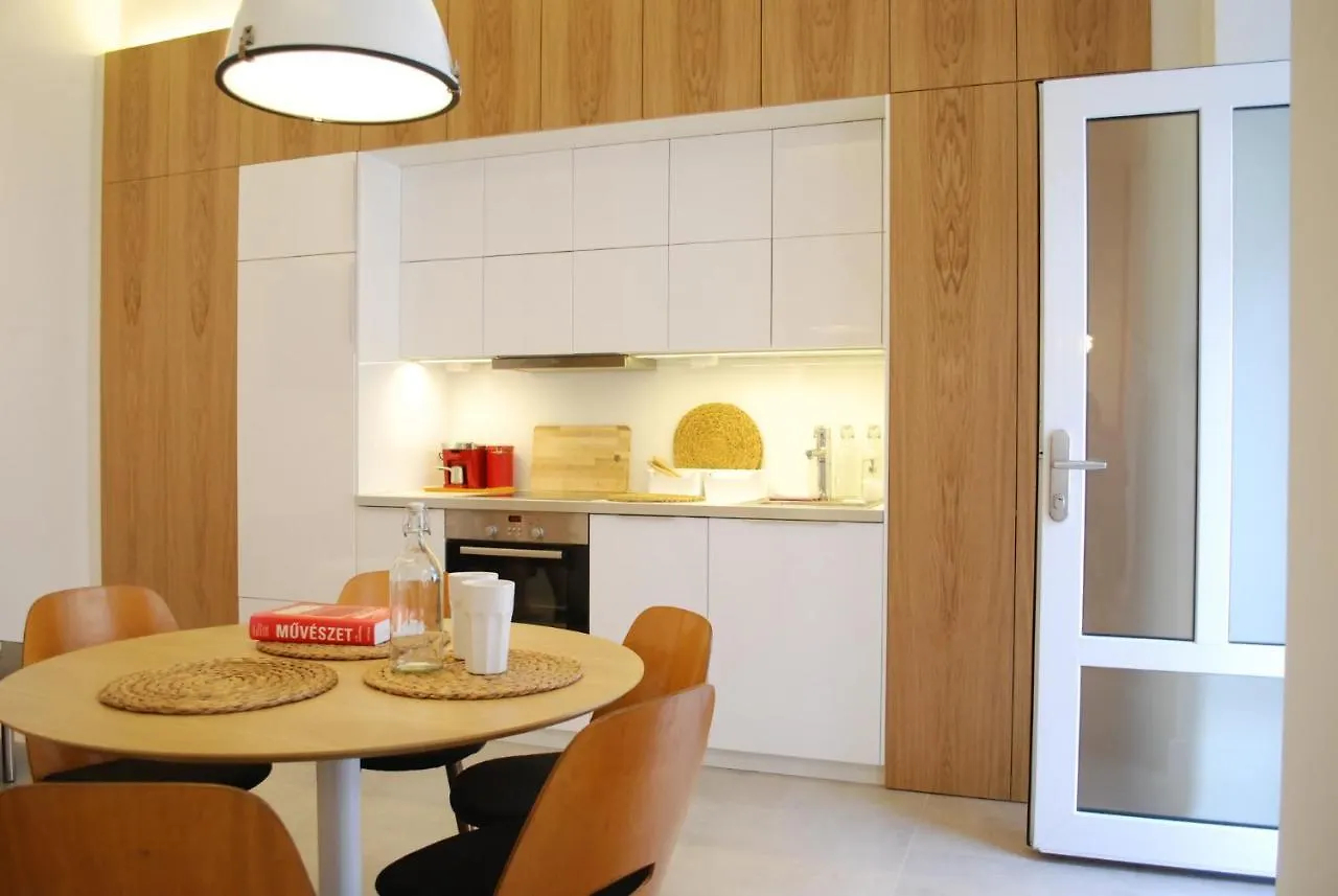 Stylish Studios Apartment In The City Center With Air Conditioning Budapest 0*,  Hungría
